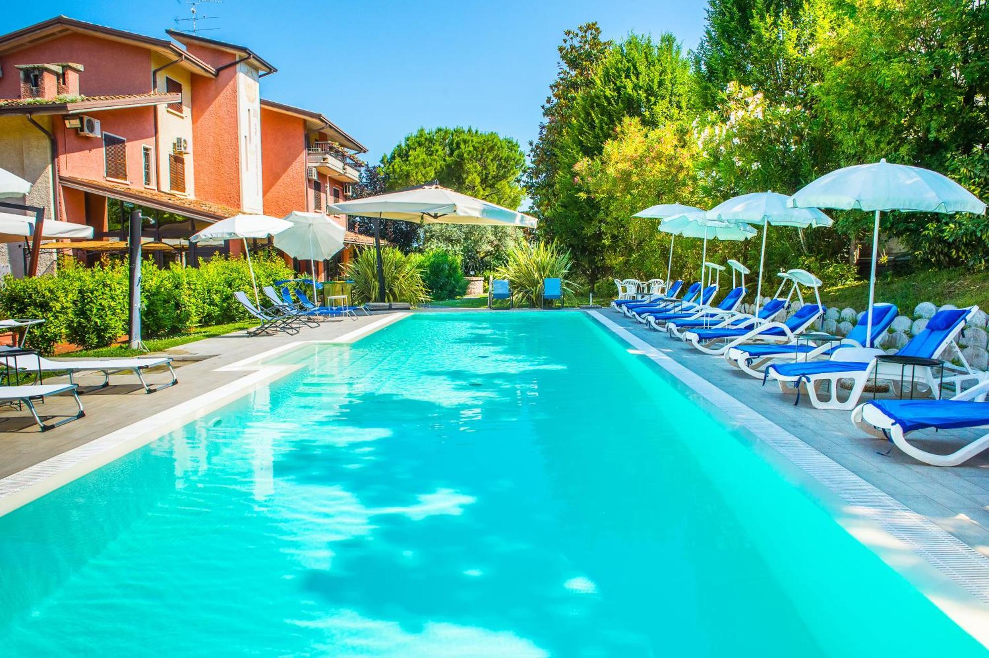 Hotel Il Castello Pozzolengo Exterior foto